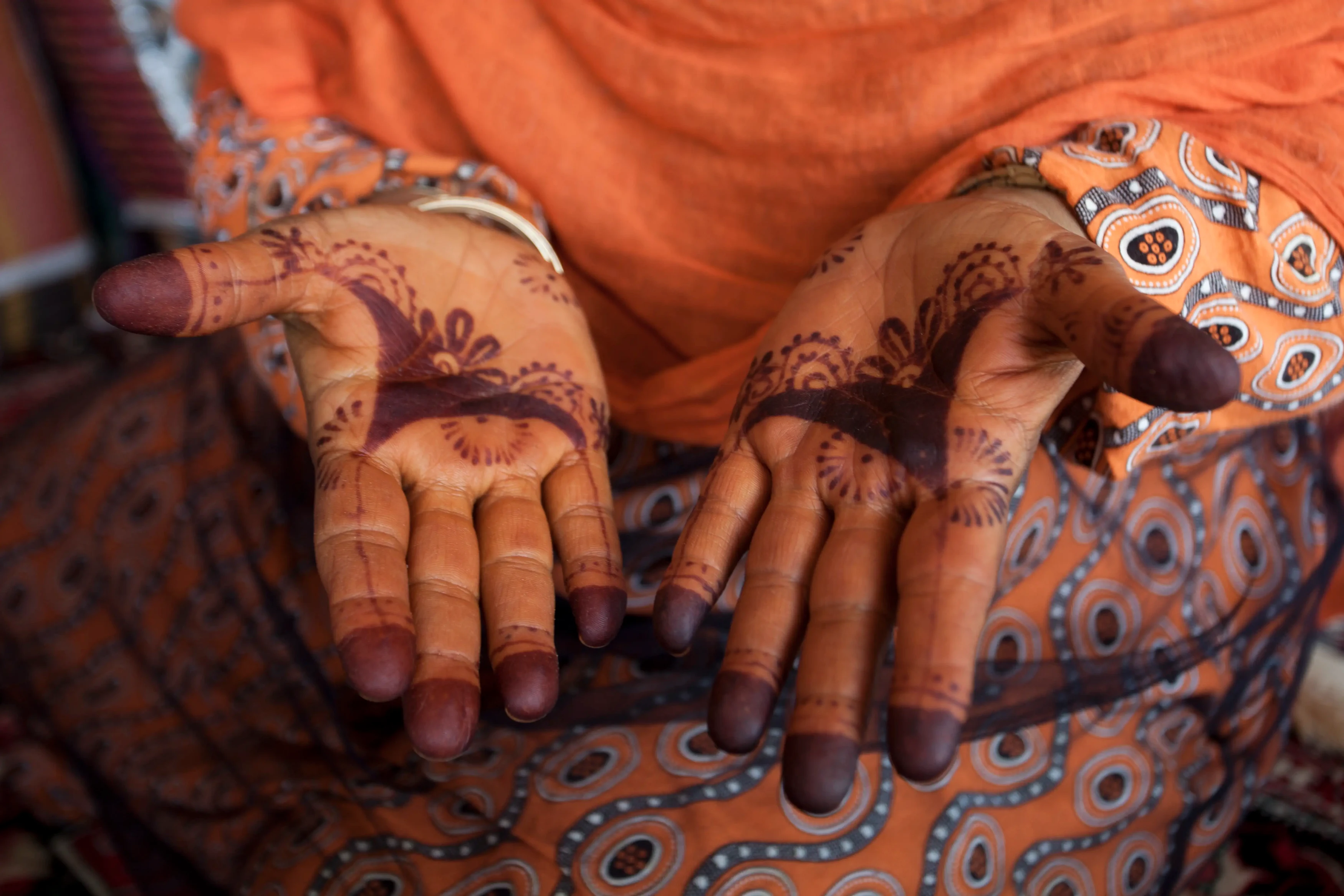 OM - Henna on a bedouin woman's hands, Sharqiya sands, Ash Sharqiyah.webp