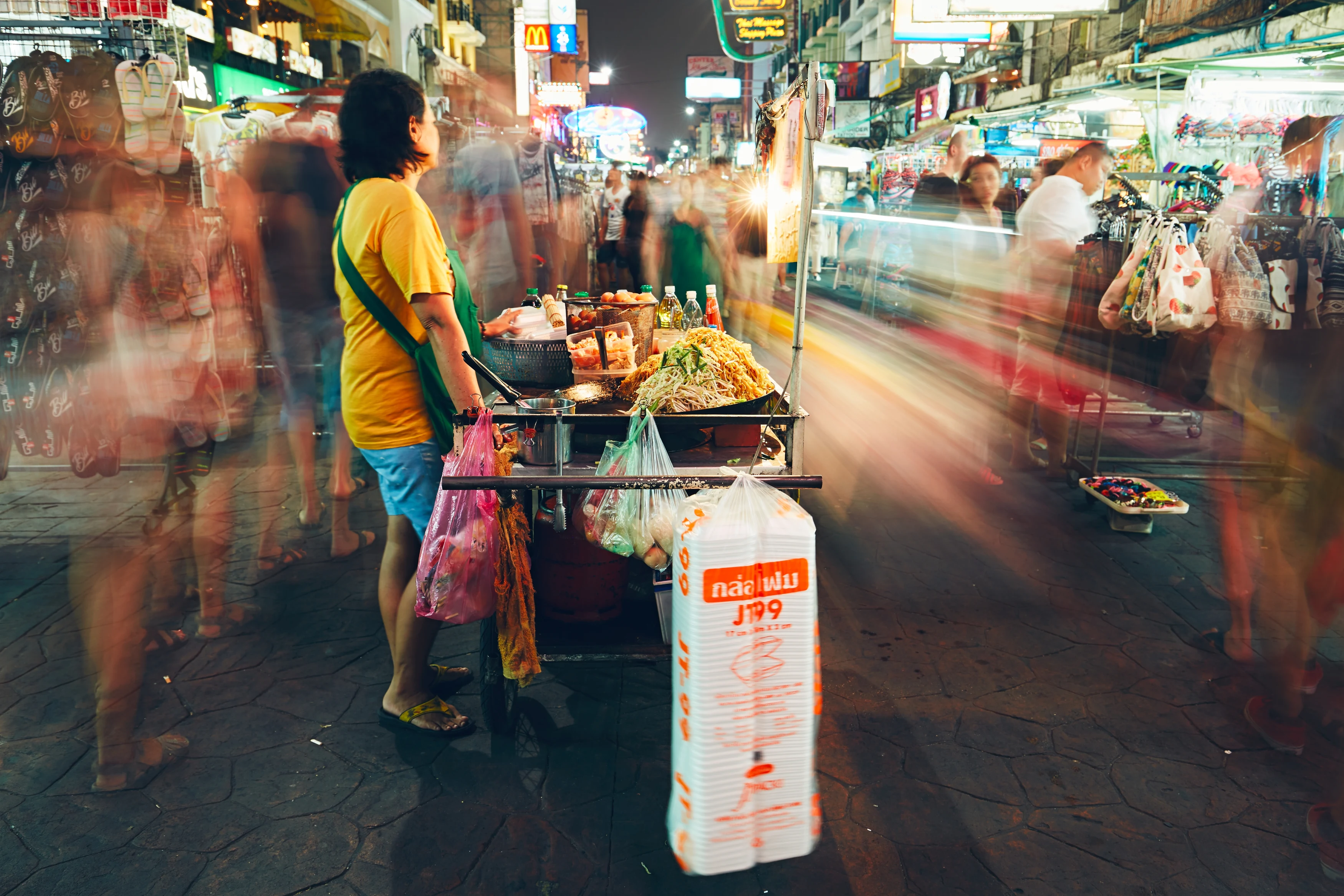TH - Bangkok - nightlife in Bangkok.webp