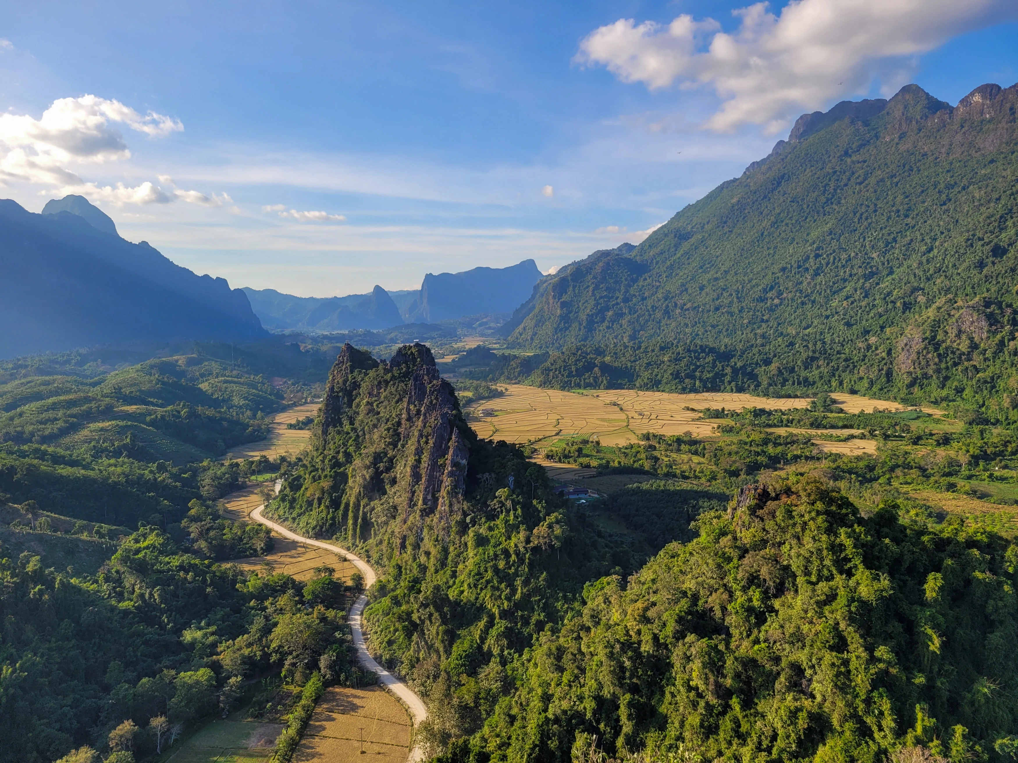 LA-Studiereis Evelyn- Pha Nam Xai viewpoint.webp