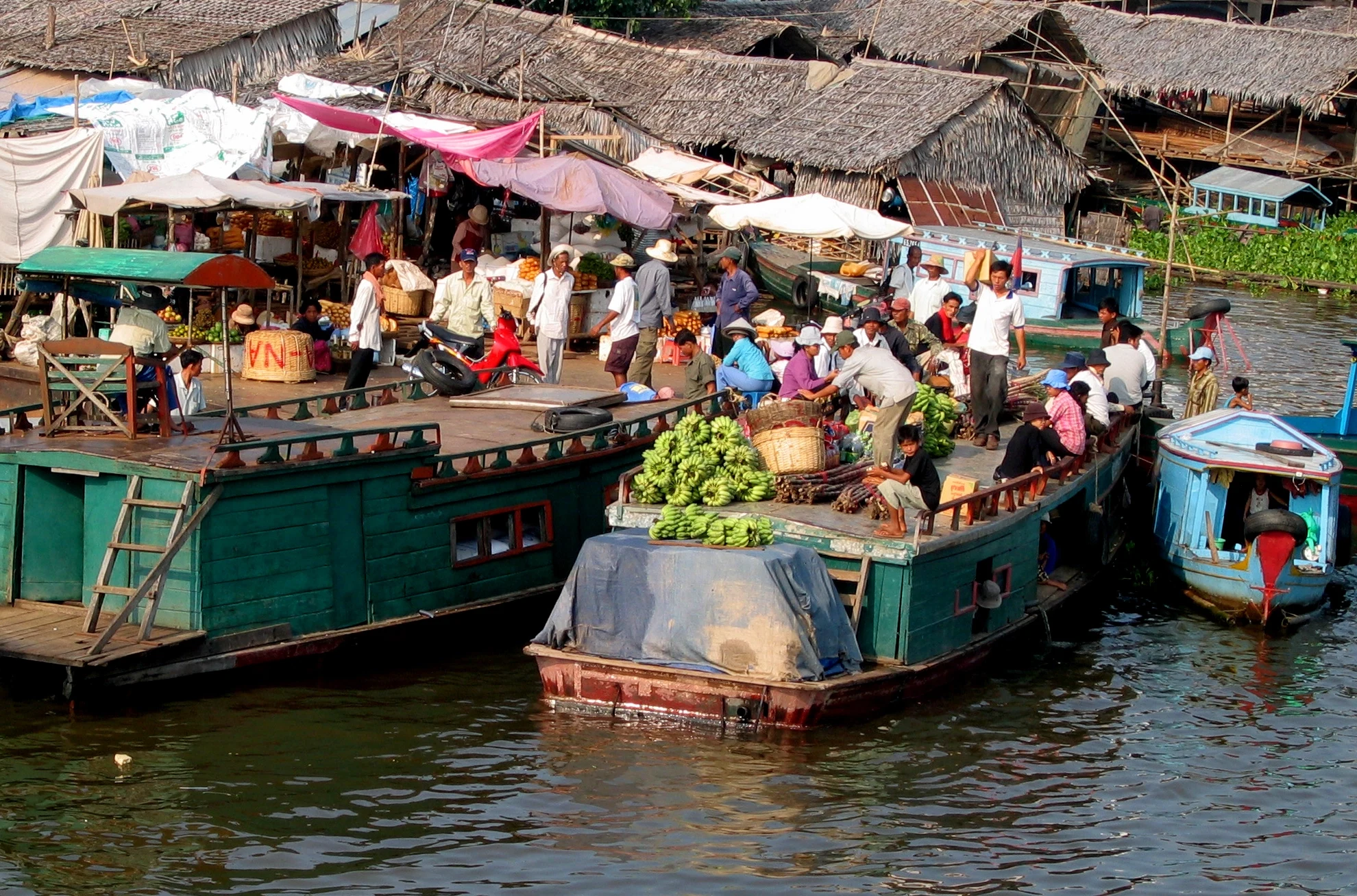 KH - Excursie - Tonle Sap Boat &-products.webp