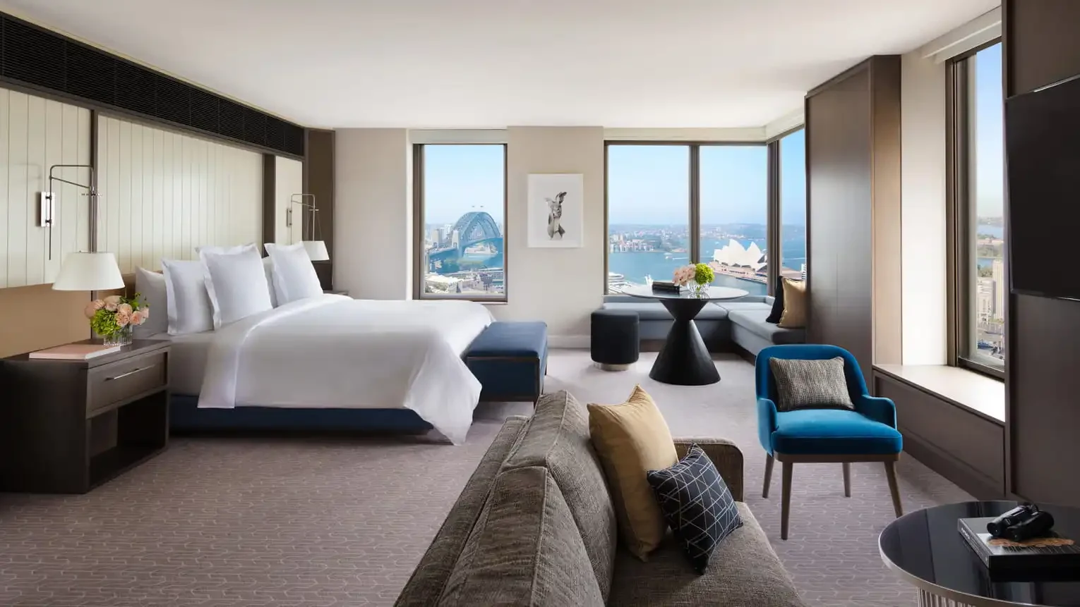 AU-Accommodatie-Four-Seasons-Sydney-Bedroom-3.webp