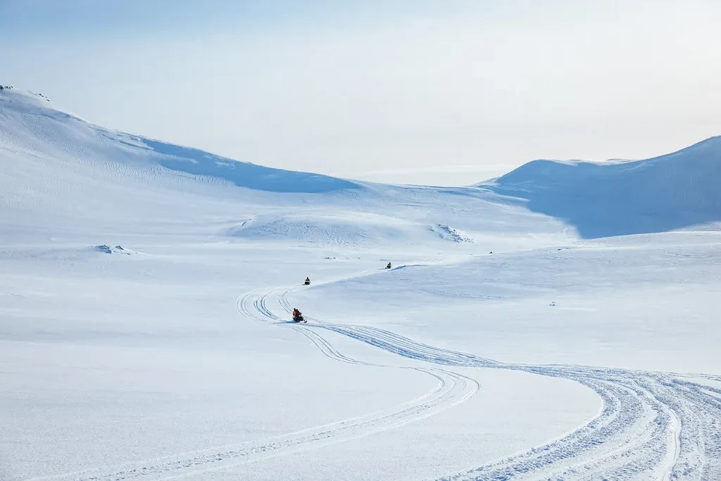 IS-Excursie-sneeuwscooter-Eyjafjallajokull-header.webp