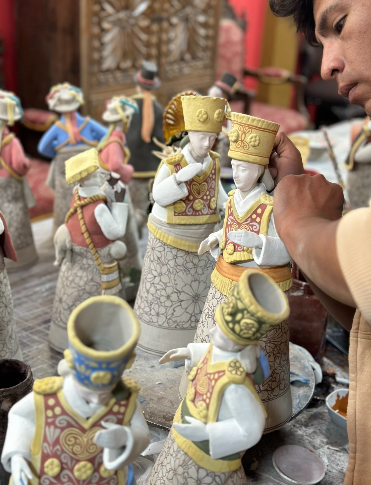 PE-Excursie-Afternoon-ceramics-painting-workshop-with-a-local-artist-excursie 2.jpg