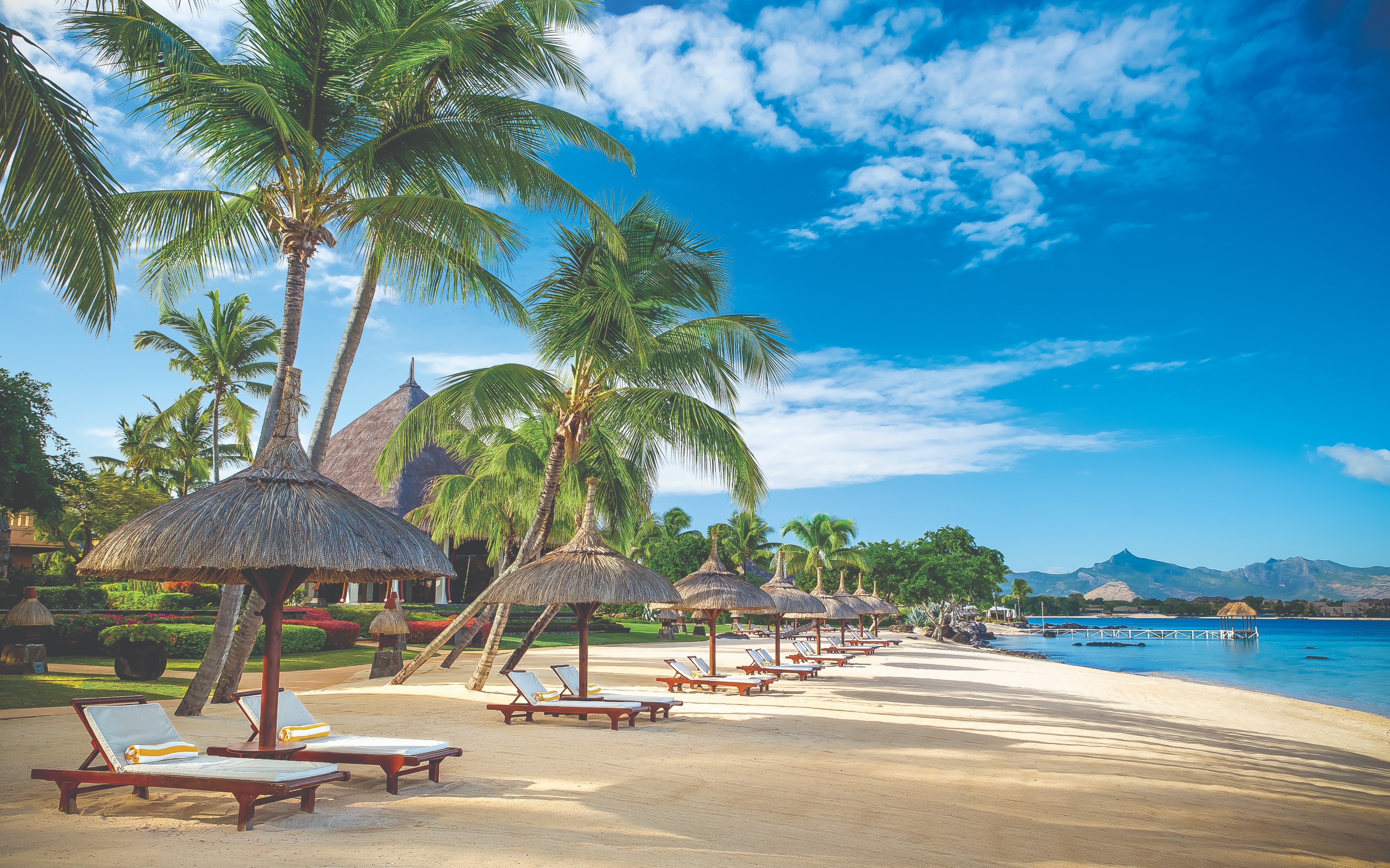 MU - The Oberoi Mauritius - Main Beach.jpg