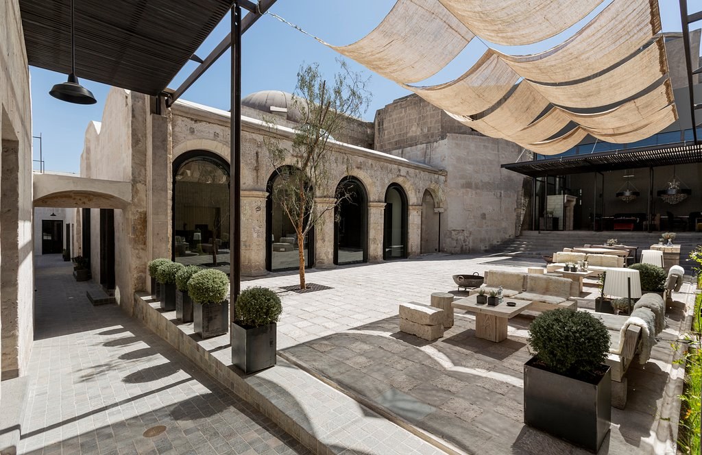 PE - Hotel Cirqa - Basistekst.jpg