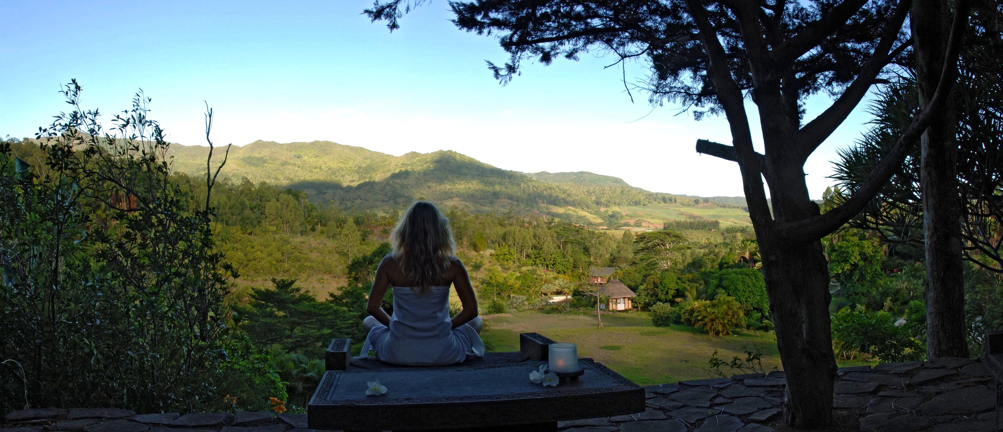 MU - Lakaz Chamarel - Woman enjoying the view.webp