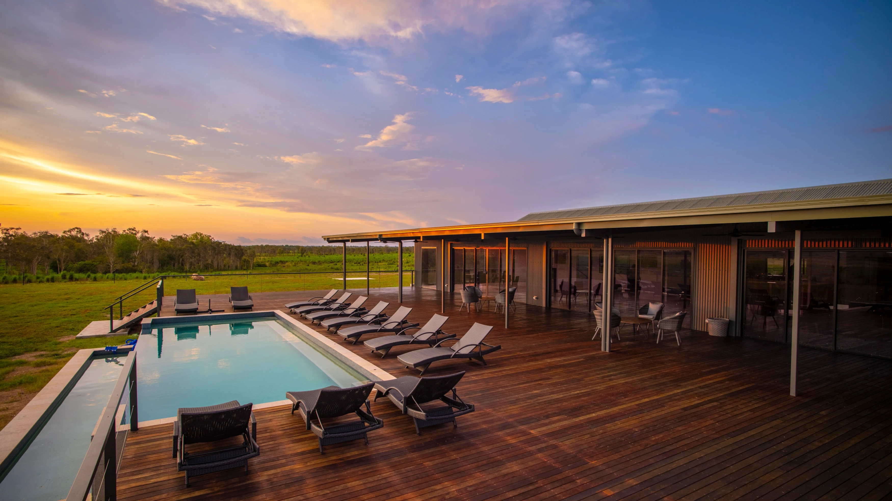 AU-accommodatie-Finniss River Lodge-pool with view.jpg.webp