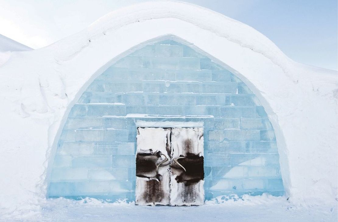 SE-Excursie-ICEHOTEL-entrance.jpg