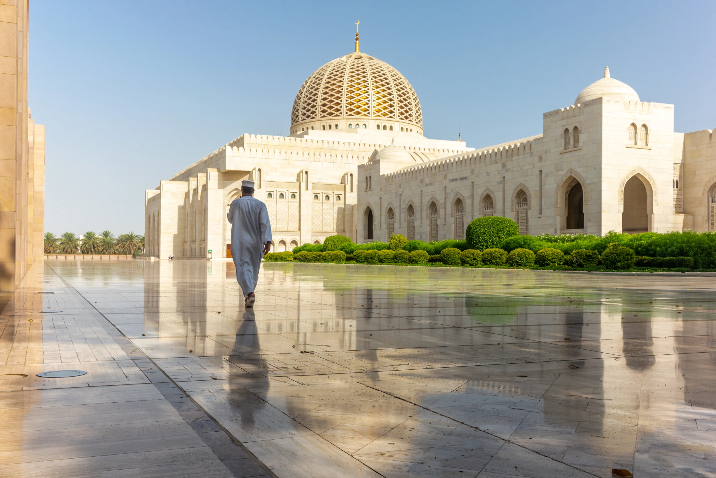 OM-Muscat-Moskee-Mannetje-Shutterstock.webp