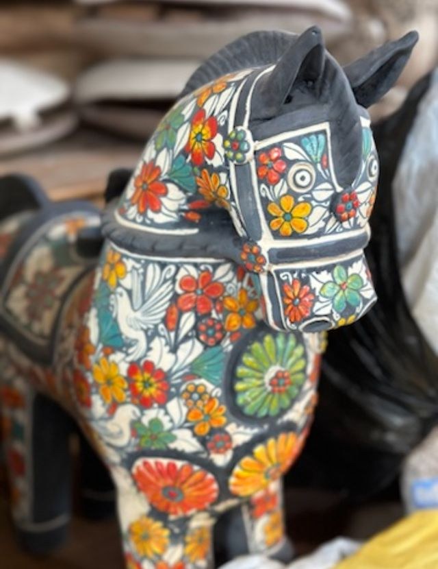 PE-Excursie-Afternoon-ceramics-painting-workshop-with-a-local-artist-excursie.jpeg